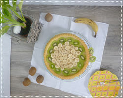 Tortenboden mit Kiwi und Banane