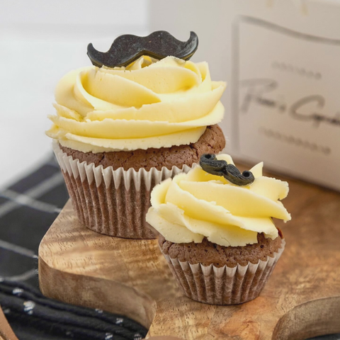 Des cupcakes, Fête des Pères !
Paires de cupcakes assortis, joliment décorés par deux, parfaits pour partager en duo. Evoquant la complicité entre père et fils ou fille.
Toutes les photos sont l'oeuvre de @Toulousefinefood