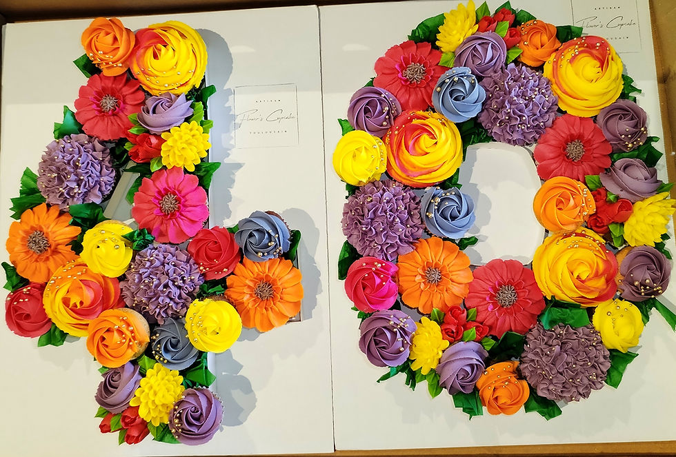 Cupcakes Anniversaire adulte personnalisé en chiffre par Flower's cupcake toulouse