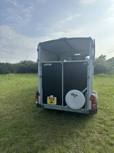 Miniatura: Ifor Williams HB511 de 2021 – Remolque seminuevo