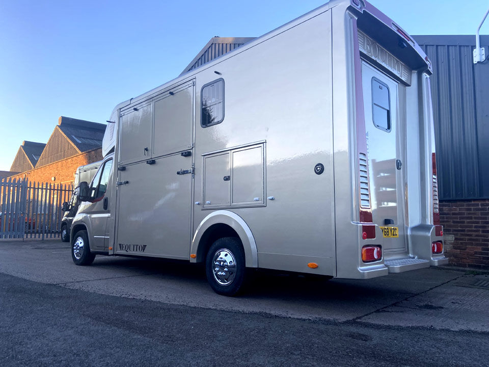 Miniatura: Equito Explorer – Camión ligero semi-nuevo España