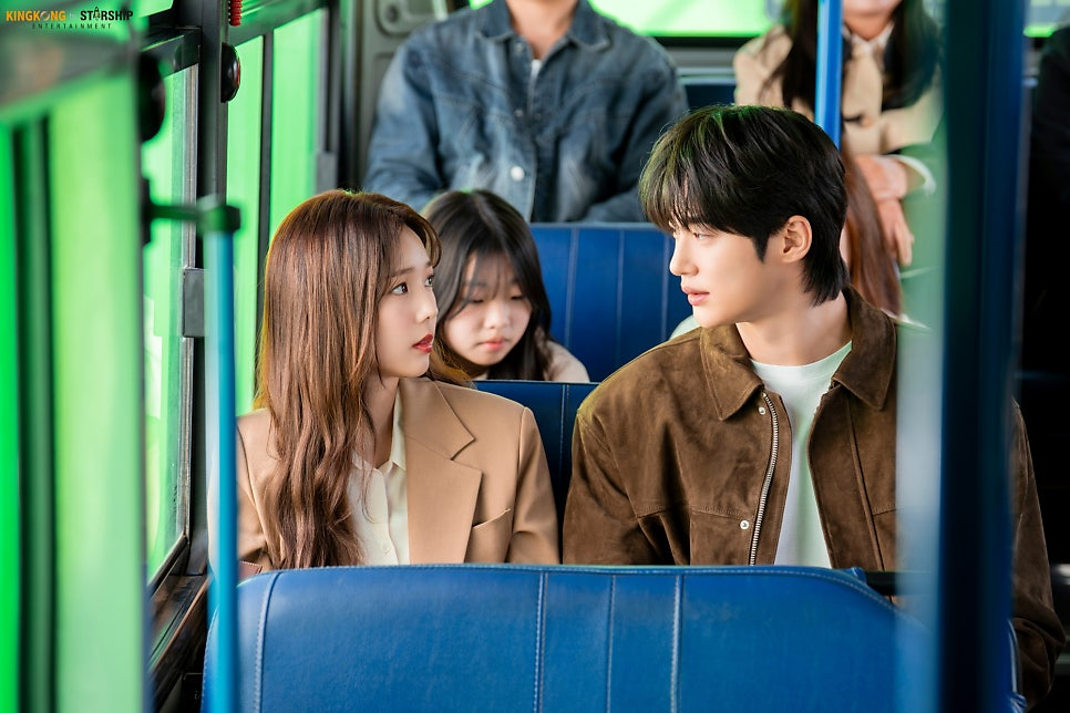 Byeon Woo Seok and Chae Soo Bin (Image via King Kong By Starship).