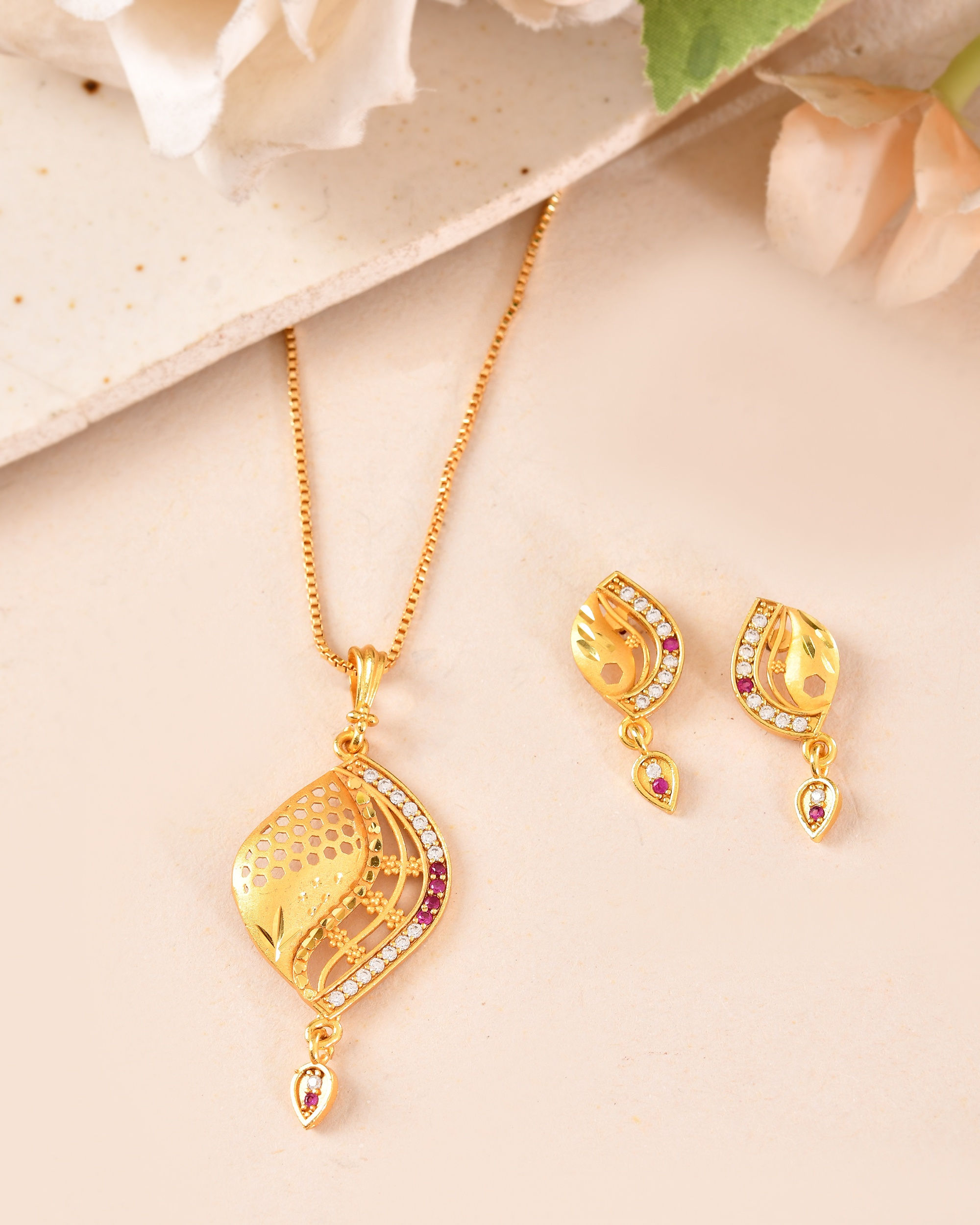 Gold Plated Simple Chain With Pendent And Earrings Set