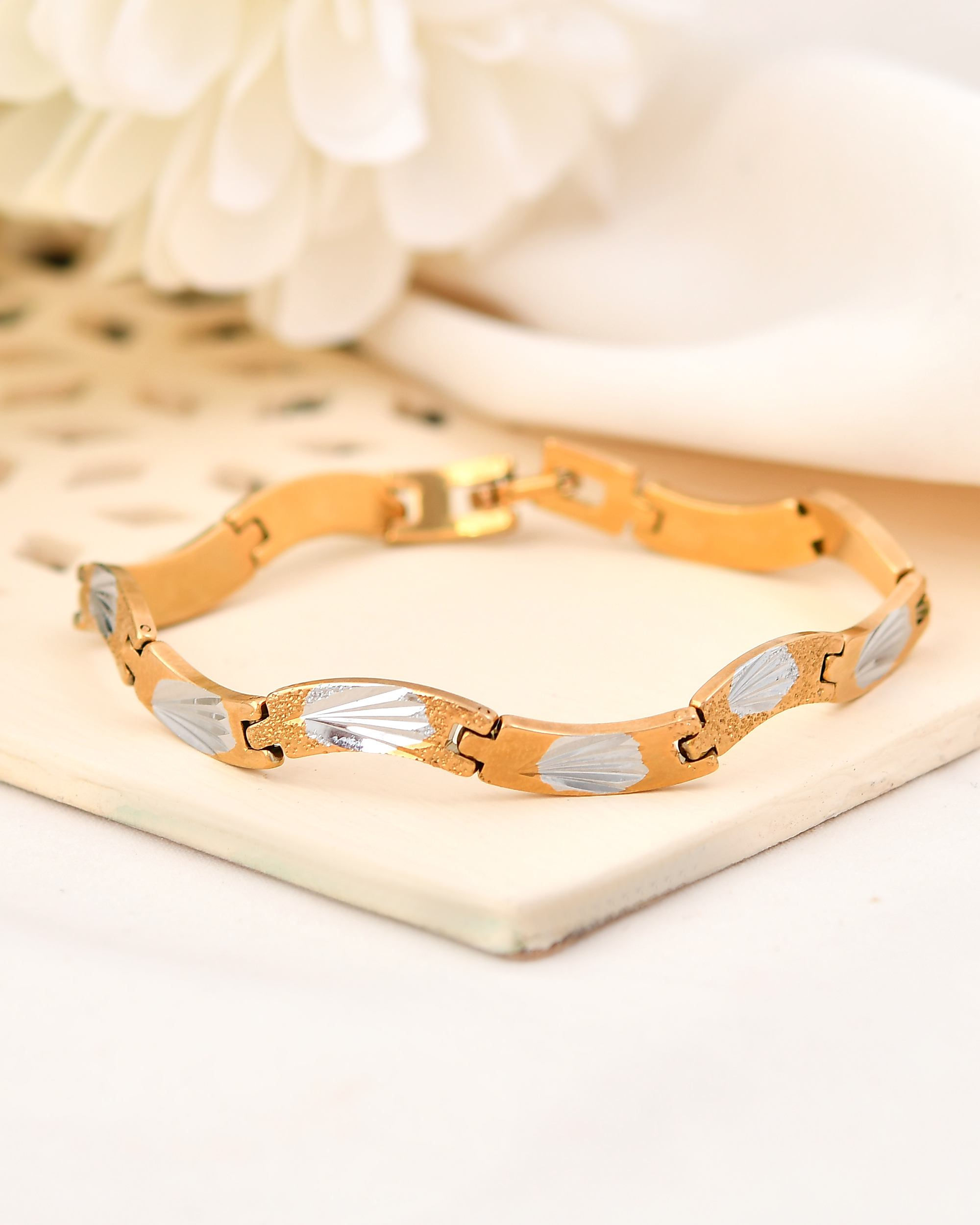 Men Gold-Plated & Silver-Toned Exquisite Waved Linked Bracelet