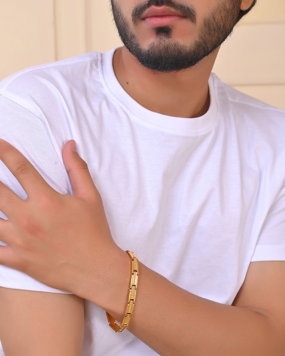 Thumbnail: Men Gold-Plated Textural Link Bracelet