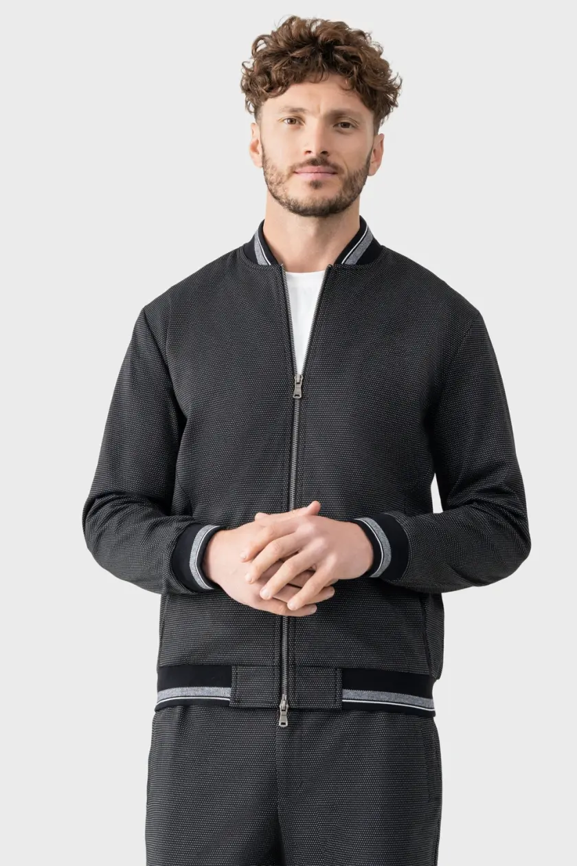 Прев'ю: Костюм AVECS чорний із технологією Breathable