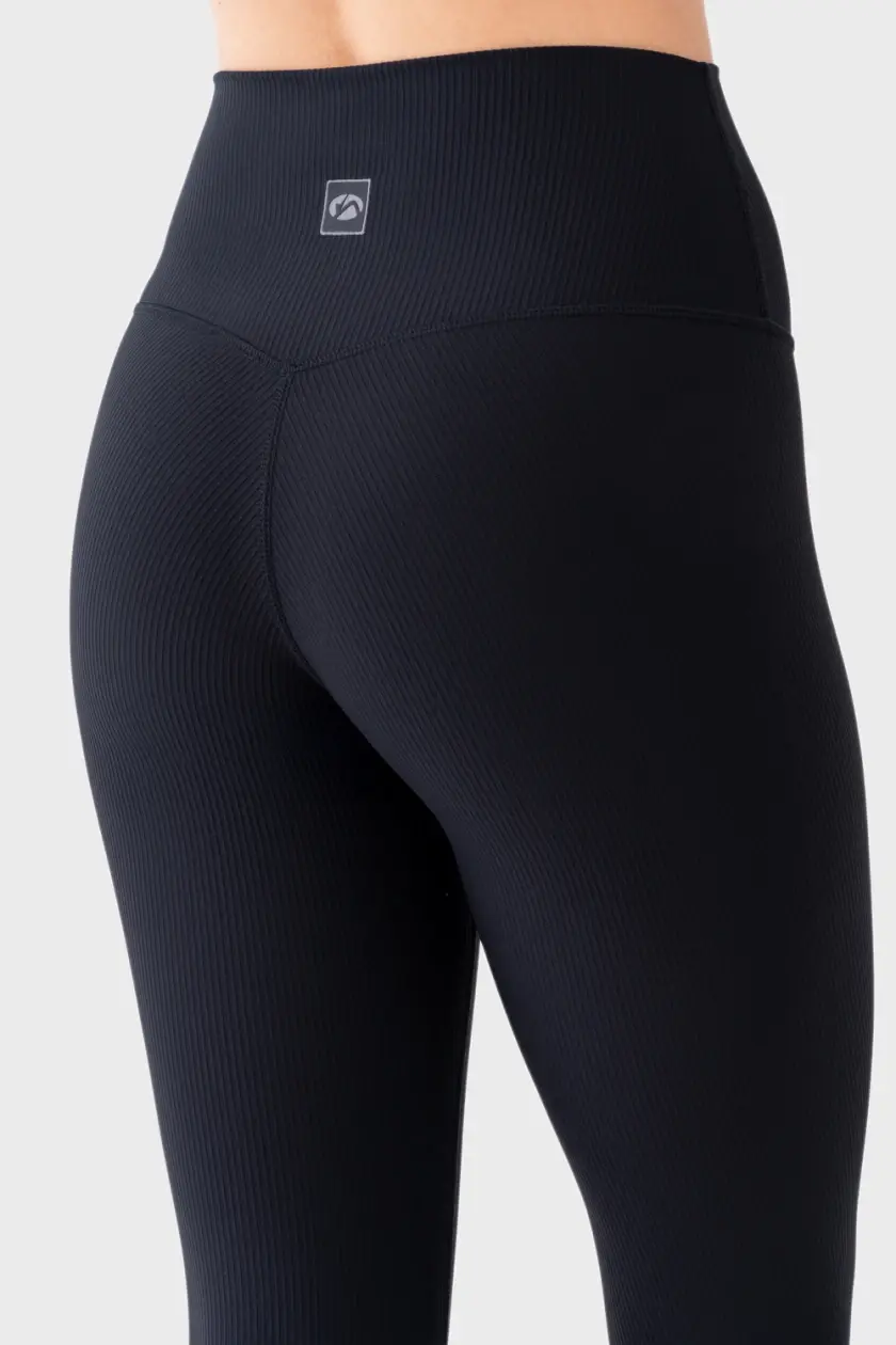 Прев'ю: Легінси AVECS чорні з технологією High Waisted