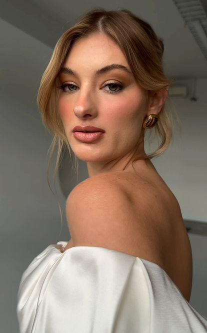 Best soft glam natural bridal makeup in Melbourne and in Bali @liviasamuderabridal
@liviasamudera 
www.liviasamudera.com
Studio @adfinemstudios
https://www.adfinemstudios.com.au/
