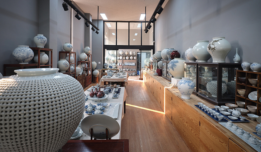 Icheon Ceramics Village Tour & Pottery Making Activity photo 1