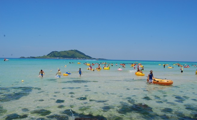 3-Day Highlights of Jeju Island Tour photo 1