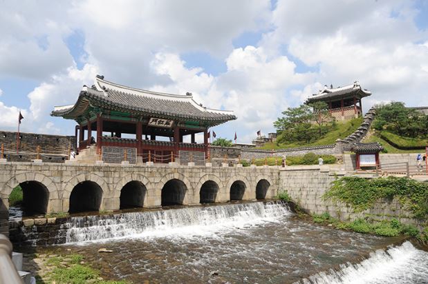 Korean Folk Village & Hwaseong Fortress photo 3