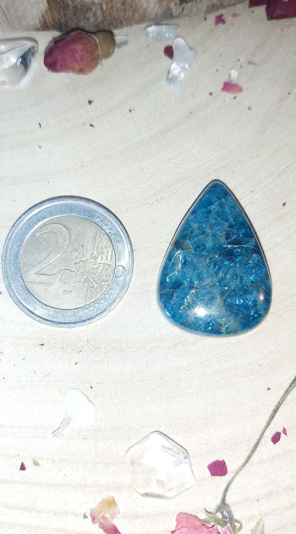 Miniature : APATITE - Cabochon goutte 02
