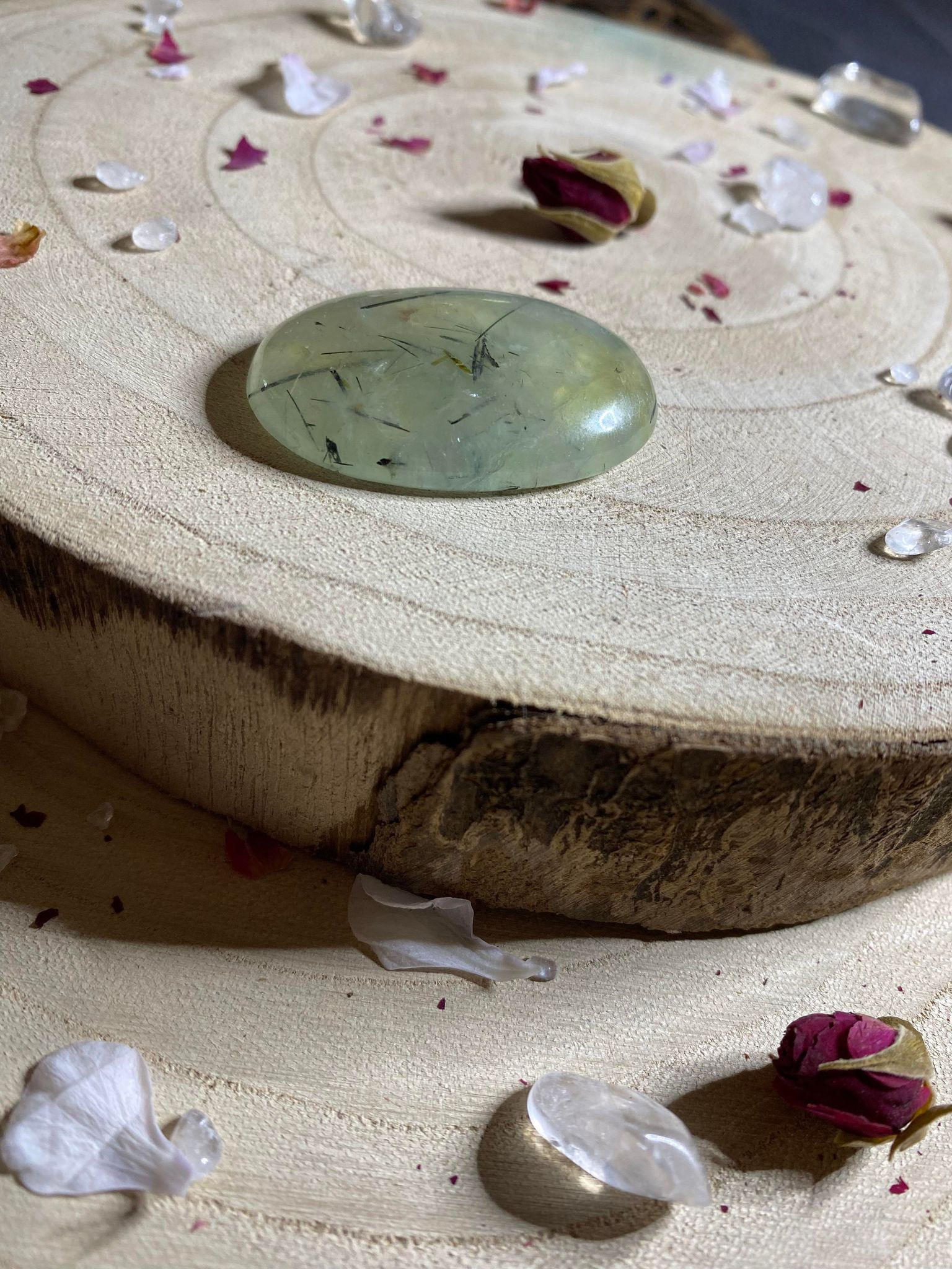 PREHNITE - Cabochon ovale 01
