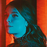 Ozya, musicienne indépendante collaborant avec un producteur de musique