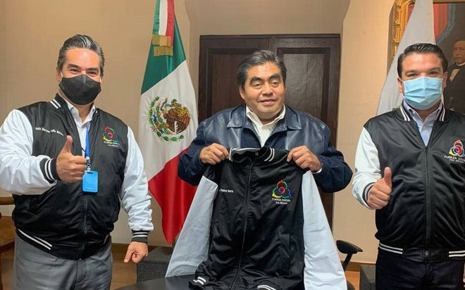 Gerardo Islas Maldonado se vende como mártir al Gobernador Barbosa y con Morena