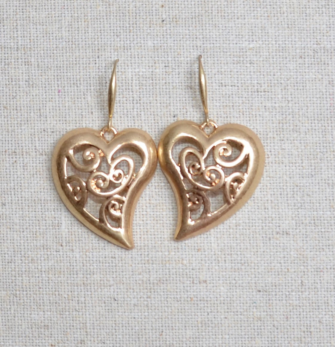 Filigree heart earrings