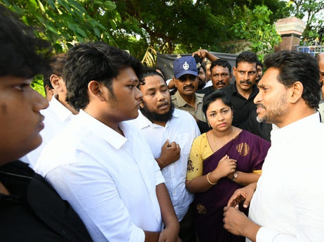 పరామర్శ ఒక నెపం... అసలు లక్ష్యం బలప్రదర్శనే