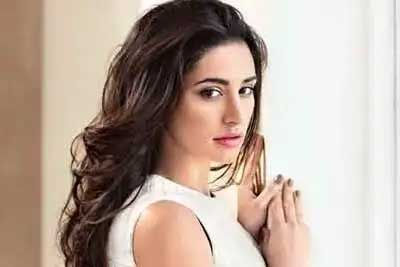 నర్గీస్ ఫక్రీ..! తన మొహం కాదు, ఉపవాసమూ వికృతమే!!