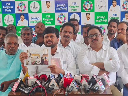 మీతో ఉన్న మహిళలు ఎవరో.. మీరు చెబుతారా.. నన్ను చెప్పమంటారా?