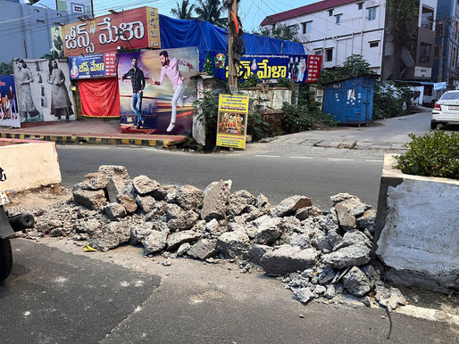 రక్షణ కవచాల్నే కొట్టేశారు!