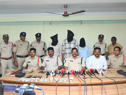 పోలీసుల అదుపులో సైబర్ క్రైం నిందితులు