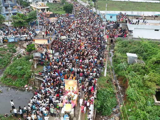 సిరిమానుకు అండగాస్వయం సేవకుడిగా!