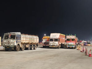 పాపాల ఫీజుతో ‘పార్కింగ్’ ప్లాజా