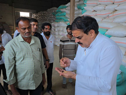 మనది కష్టాల పంట.. వారిది లాభాల బాట!