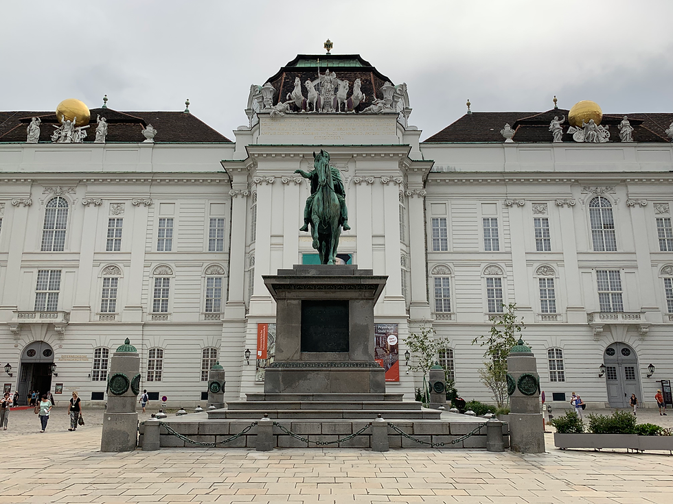 Josefsplatz y Monumento del Emperador en Viena