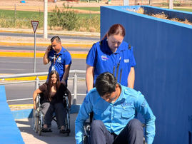 Capacitan a personal de Bowí para brindar atención incluyente a personas con discapacidad