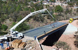 Trabaja SCOP en construcción de puente vehicular en Bahuichivo, Urique