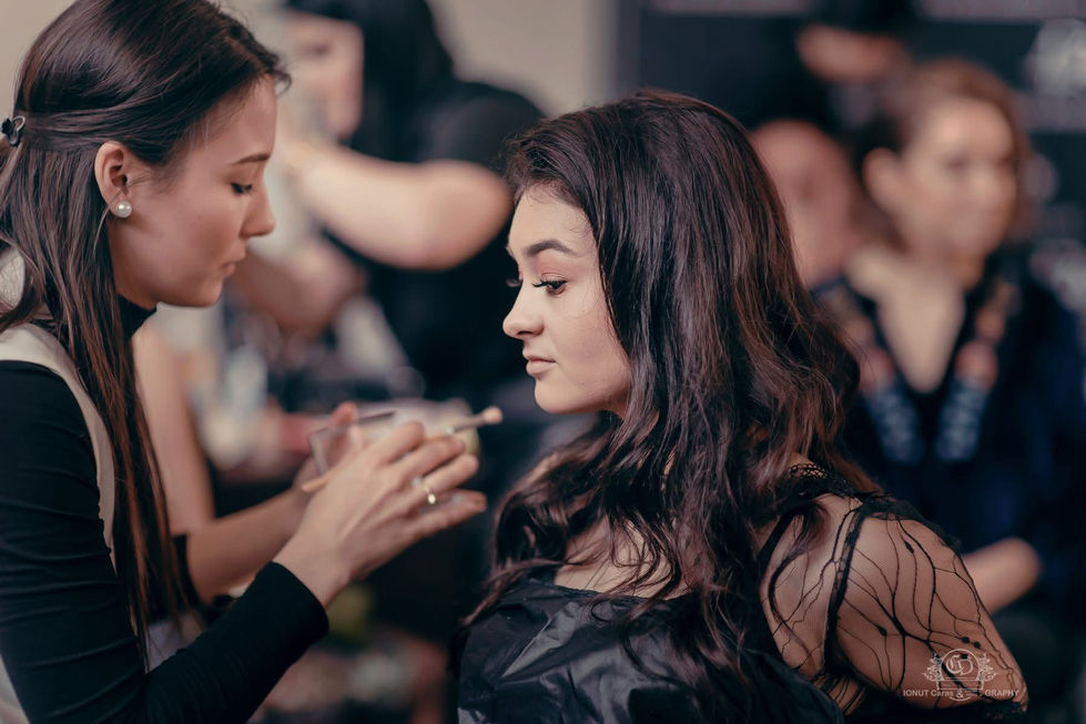 GET BACKSTAGE OF A FASHION SHOW IN LONDON