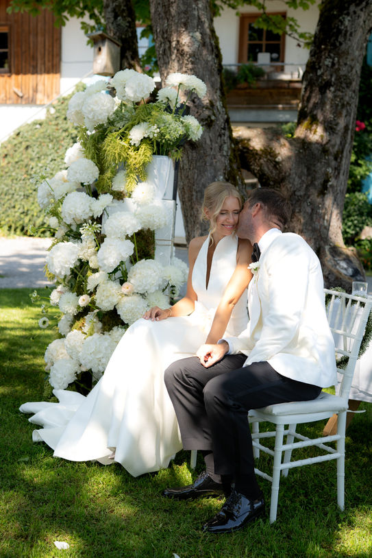 Wedding ceremony decoration at Bistro Mai Liabba Tegernsee.