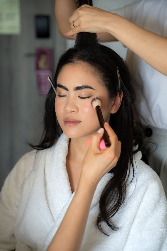 Bride getting ready during wedding morning at Bodega Terra ION Mallorca.