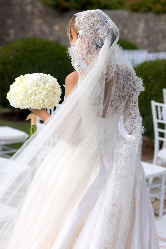 Bride with veil photographed at Finca Son Berga Mallorca.