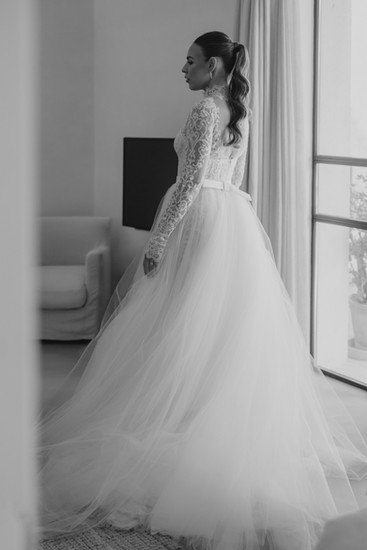 Black and white bridal portrait inside Finca Serena Mallorca