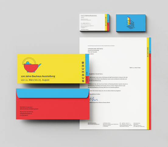 Us_Business_Card_Mockup_5.png