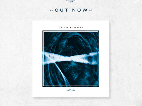 "half life" è il nuovo disco della pianista Catherine Fearns, edito dalla Blue Spiral Records