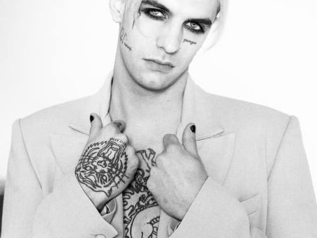 Achille Lauro, lo sfogo su Facebook: «Mi danno dell’omofobo e del pagliaccio, adesso basta»