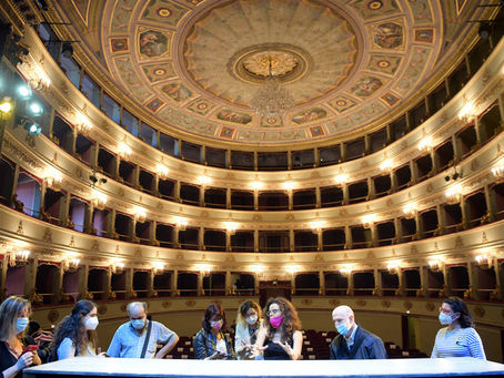 Ipovedenti in teatro toccano con mano l'opera lirica a Jesi