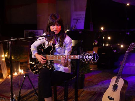 Anna Belle si mostra selvaticamente romantica in To Feel Wild: video