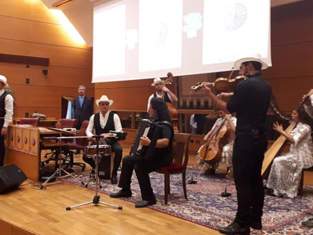 Sabato 15 maggio: dalle 10:30, concerto per ricordare la rivolta Rom e Sinti del 1944, ad Auschwitz