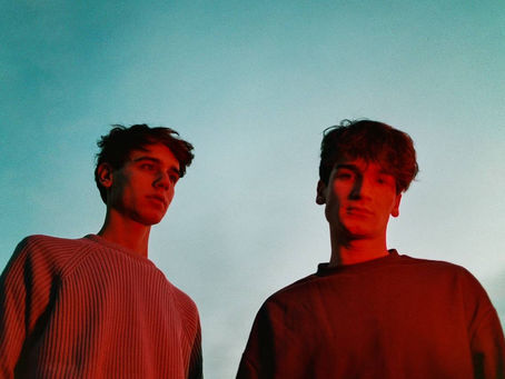 1998: “Ferite (Mi Abbandoni)”, il duo milanese torna con sonorità più aggressive