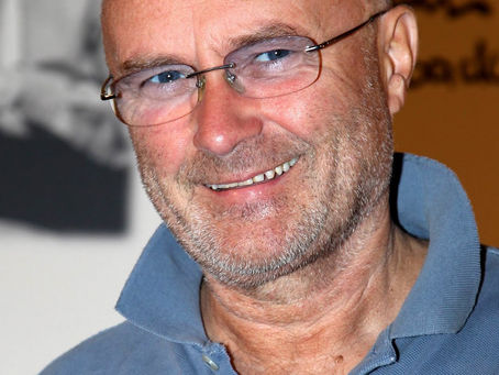 I Genesis in concerto per l'ultimo tour, Phil Collins allo show nonostante la malattia