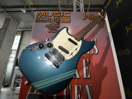 Nirvana: all'asta la chitarra usata da Kurt Cobain in Smells Like Teen Spirit