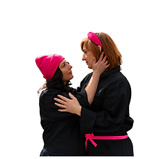 2 Frauen blicken sich verliebt an