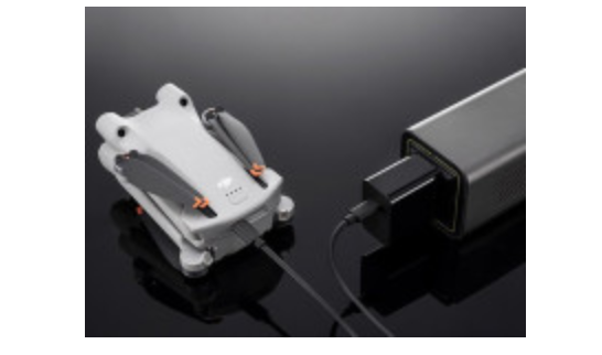 サムネイル： DJI 30W USB-C充電器