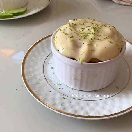 Bolo de limão saudável feito na airfryer
