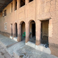 Maison traditionnelle à étage en banco située dans le village de Mlomp, en Casamance, Sénégal.