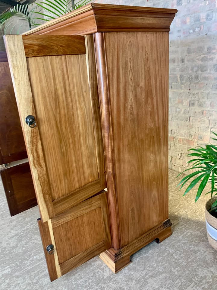 Thumbnail: Solid Kiaat 4-Door Linen Cupboard